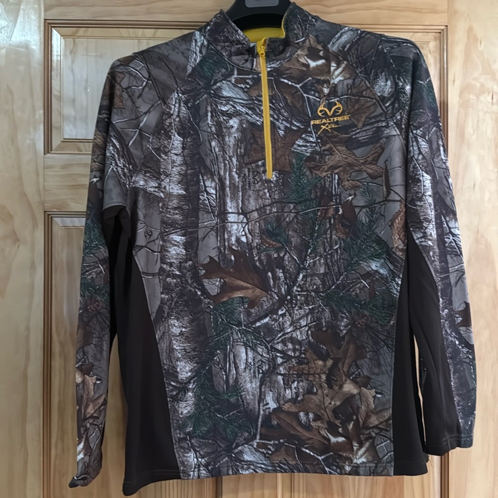 Real tree men’s large 1/4 zip